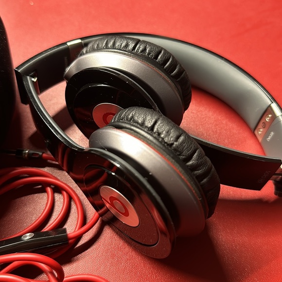 Pre-own Beats by dr.dre solo HD headphone - Picture 7 of 9